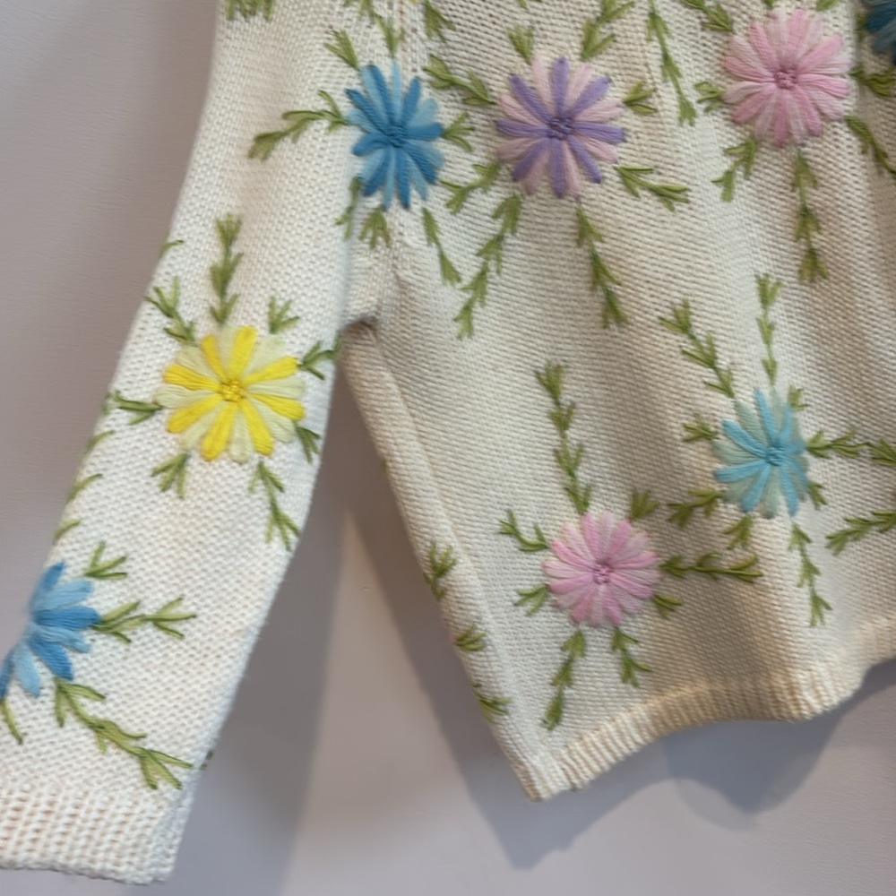 Vintage 100% Wool- Hand Made - Floral Embroidered sweater cardigan - Picture 9 of 10